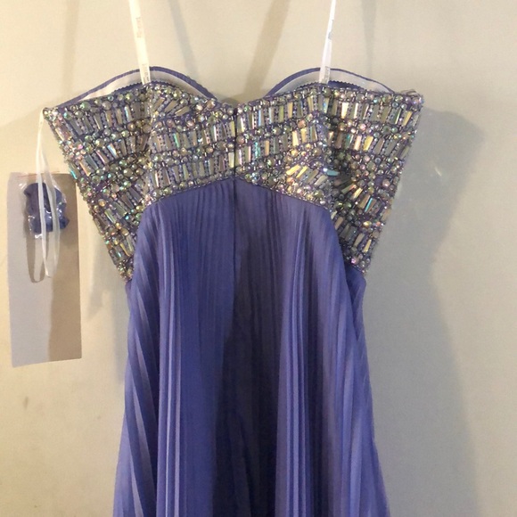 ⭐️⭐️HP⭐️💜NWT! Tony Bowls Prom Pageant Gown - Picture 6 of 8